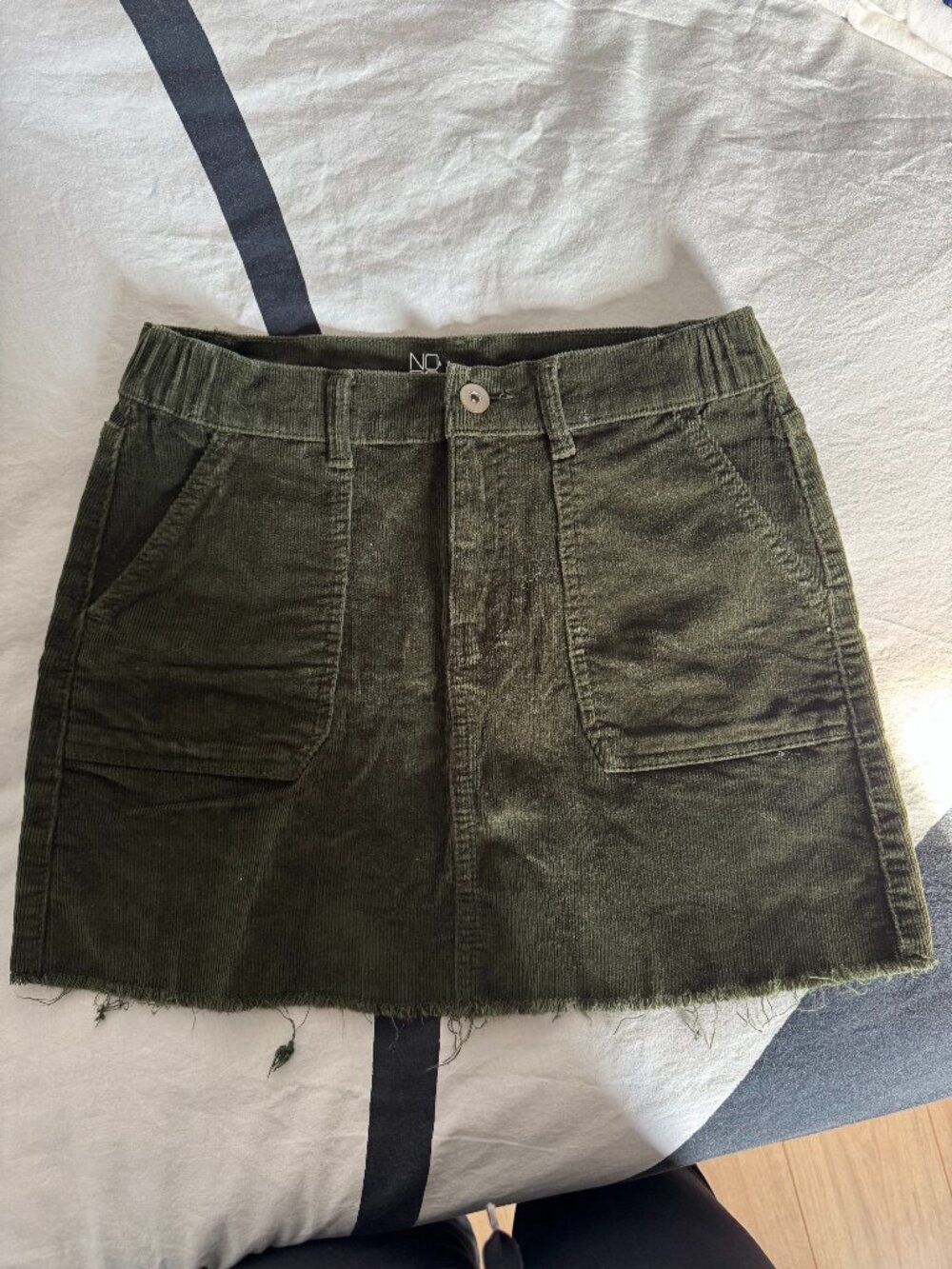 EUC NO BO Olive Green Corduroy Mini Skirt Raw Hem Pockets Sz M (7-9)